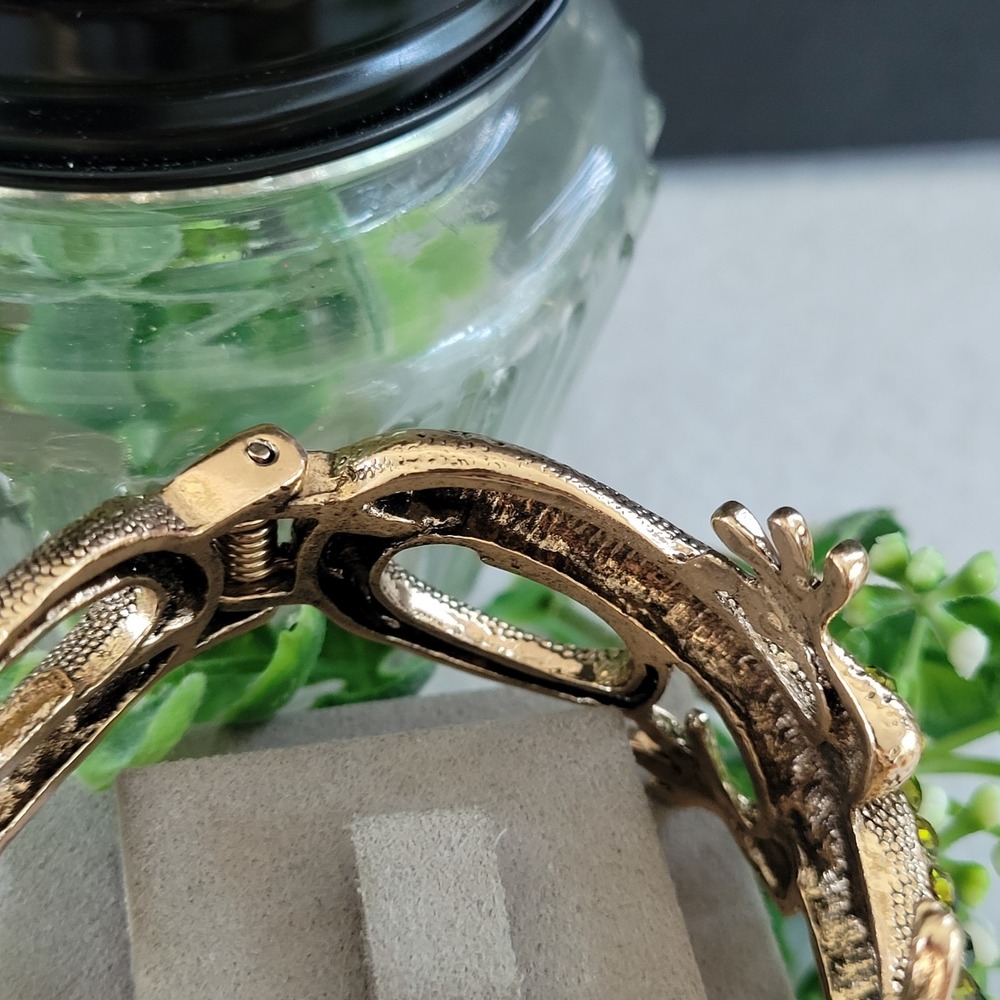 Green Rhinestone Gecko Hinged Cuff Bracelet Gold Tone Figural Statement - Picture 10 of 12